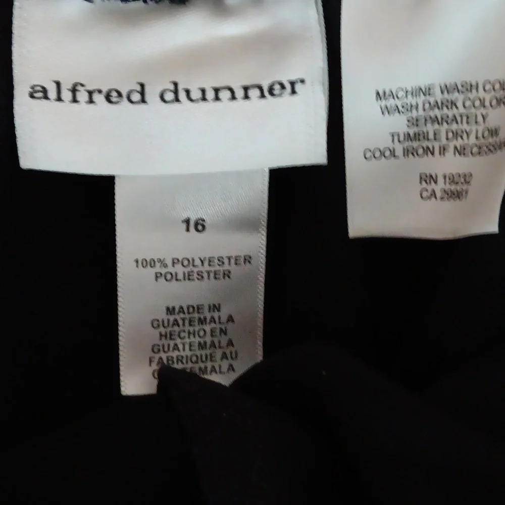 2 Pairs Alfred Dunner Straight Leg Pocket Pants Size 16 EUC - Picture 3 of 5
